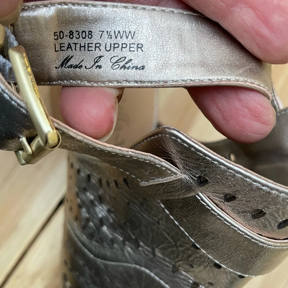 Chose any 5 for$30 participate item Bella-vita shoes size 10 M - Picture 4 of 4